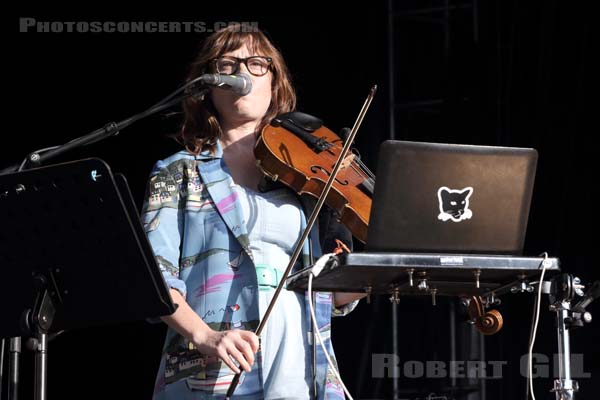 JULIA HOLTER - 2016-08-14 - SAINT MALO - Fort de St Pere - 